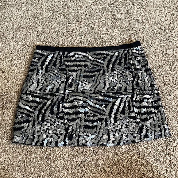 Theory size 6, sequin mini skirt - Picture 4 of 6